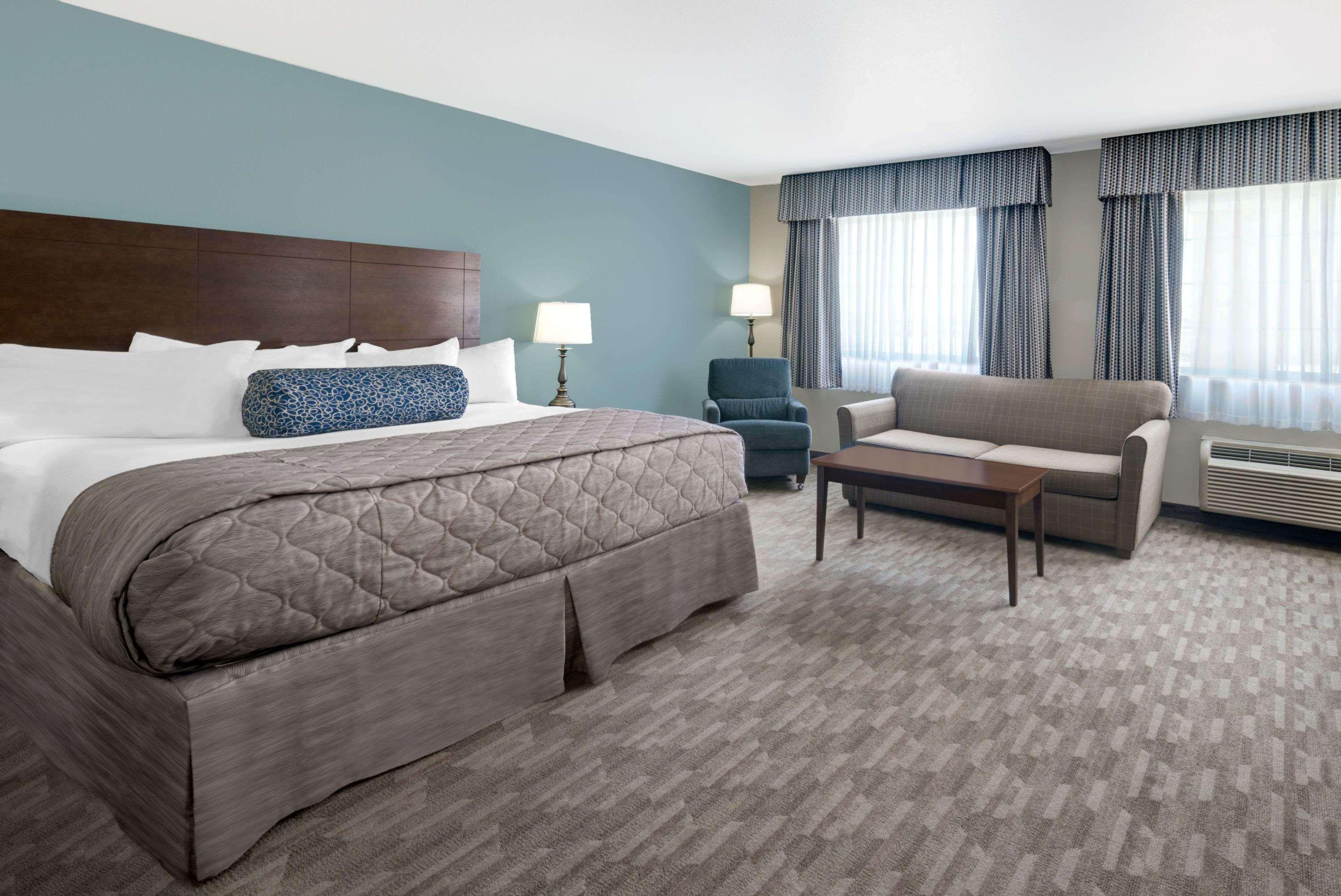 Baymont By Wyndham Minot Hotel Екстериор снимка