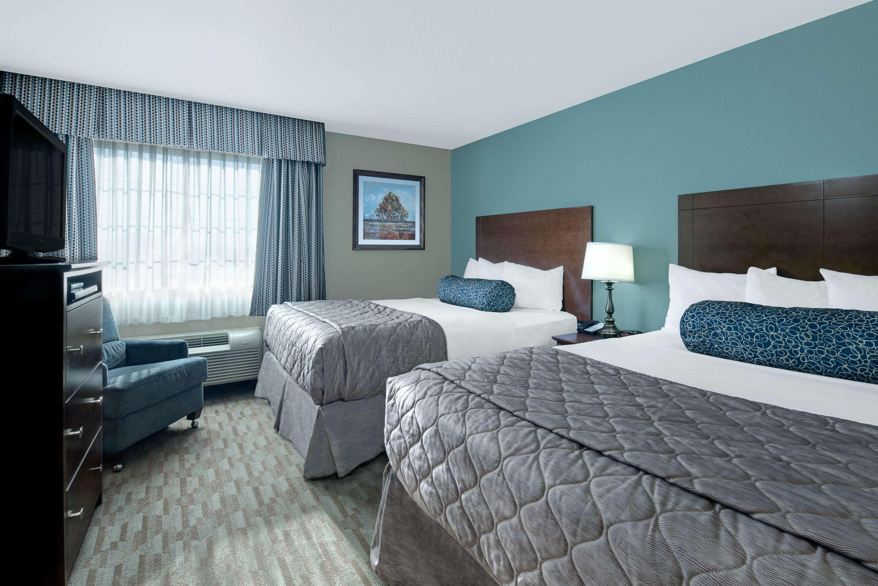 Baymont By Wyndham Minot Hotel Екстериор снимка