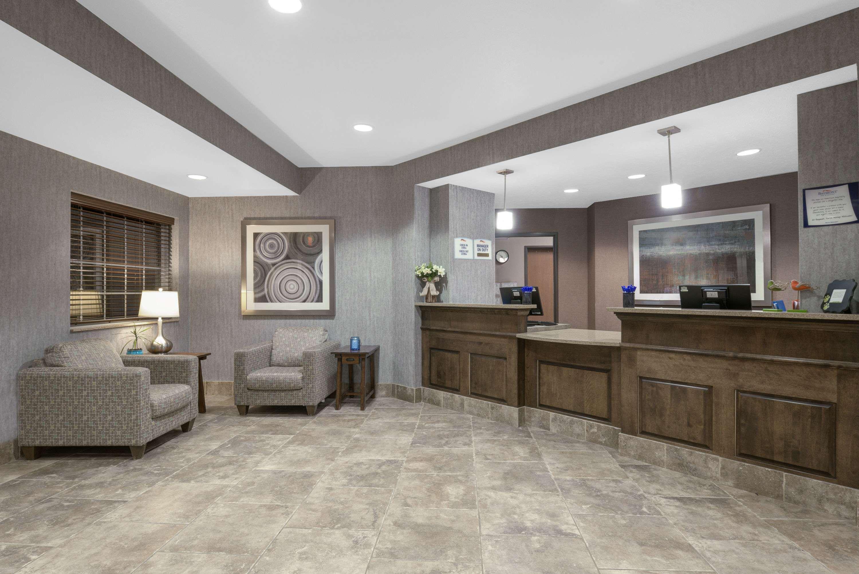Baymont By Wyndham Minot Hotel Екстериор снимка
