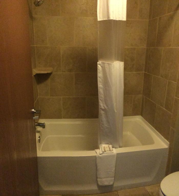 Baymont By Wyndham Minot Hotel Екстериор снимка