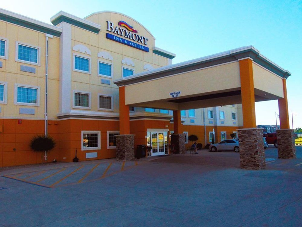 Baymont By Wyndham Minot Hotel Екстериор снимка
