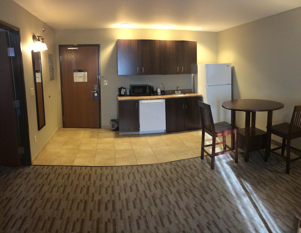 Baymont By Wyndham Minot Hotel Екстериор снимка