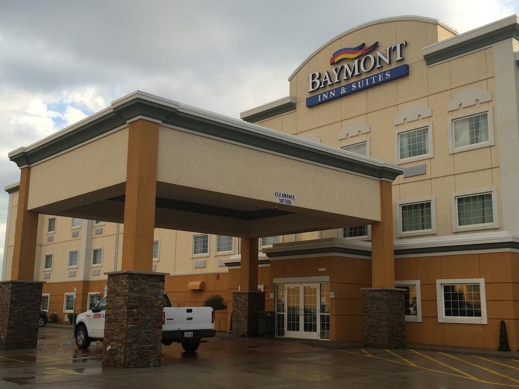 Baymont By Wyndham Minot Hotel Екстериор снимка