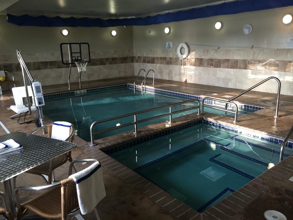 Baymont By Wyndham Minot Hotel Екстериор снимка