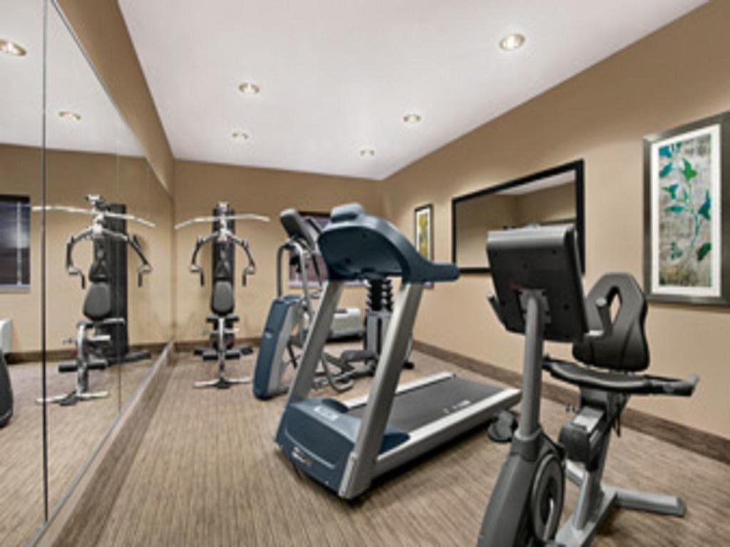 Baymont By Wyndham Minot Hotel Екстериор снимка