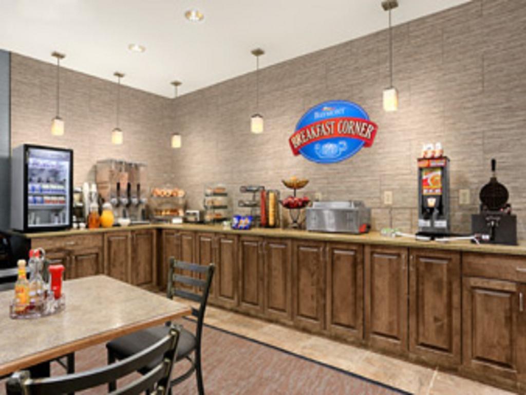 Baymont By Wyndham Minot Hotel Екстериор снимка